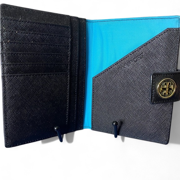 Tory Burch saffiano leather passport holder - Picture 5 of 7
